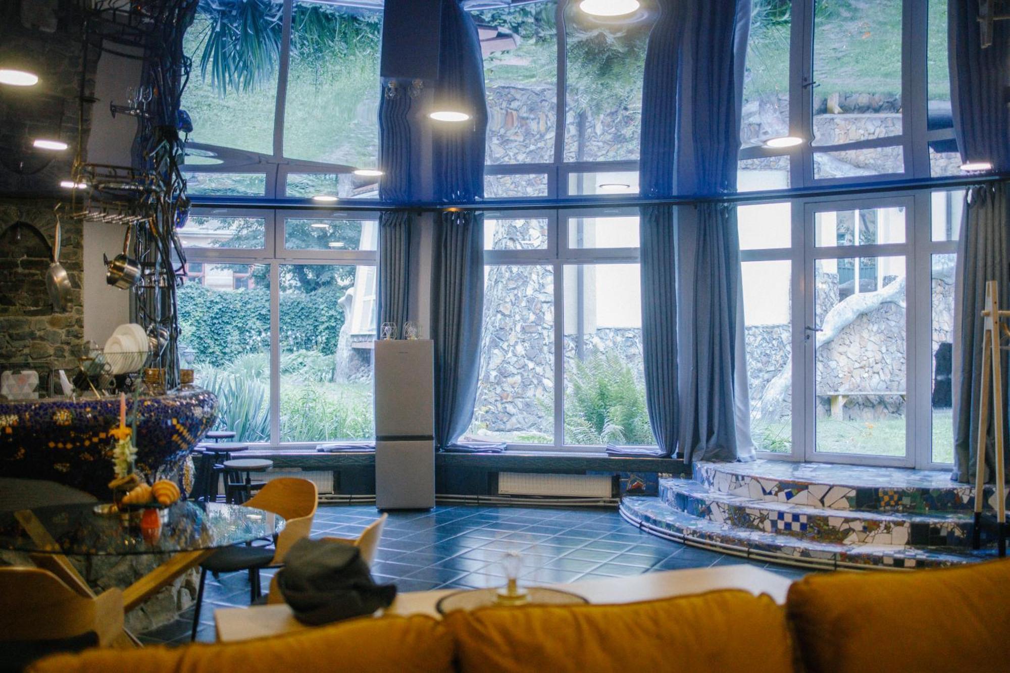 Gaudi Apartment In Львів Екстер'єр фото