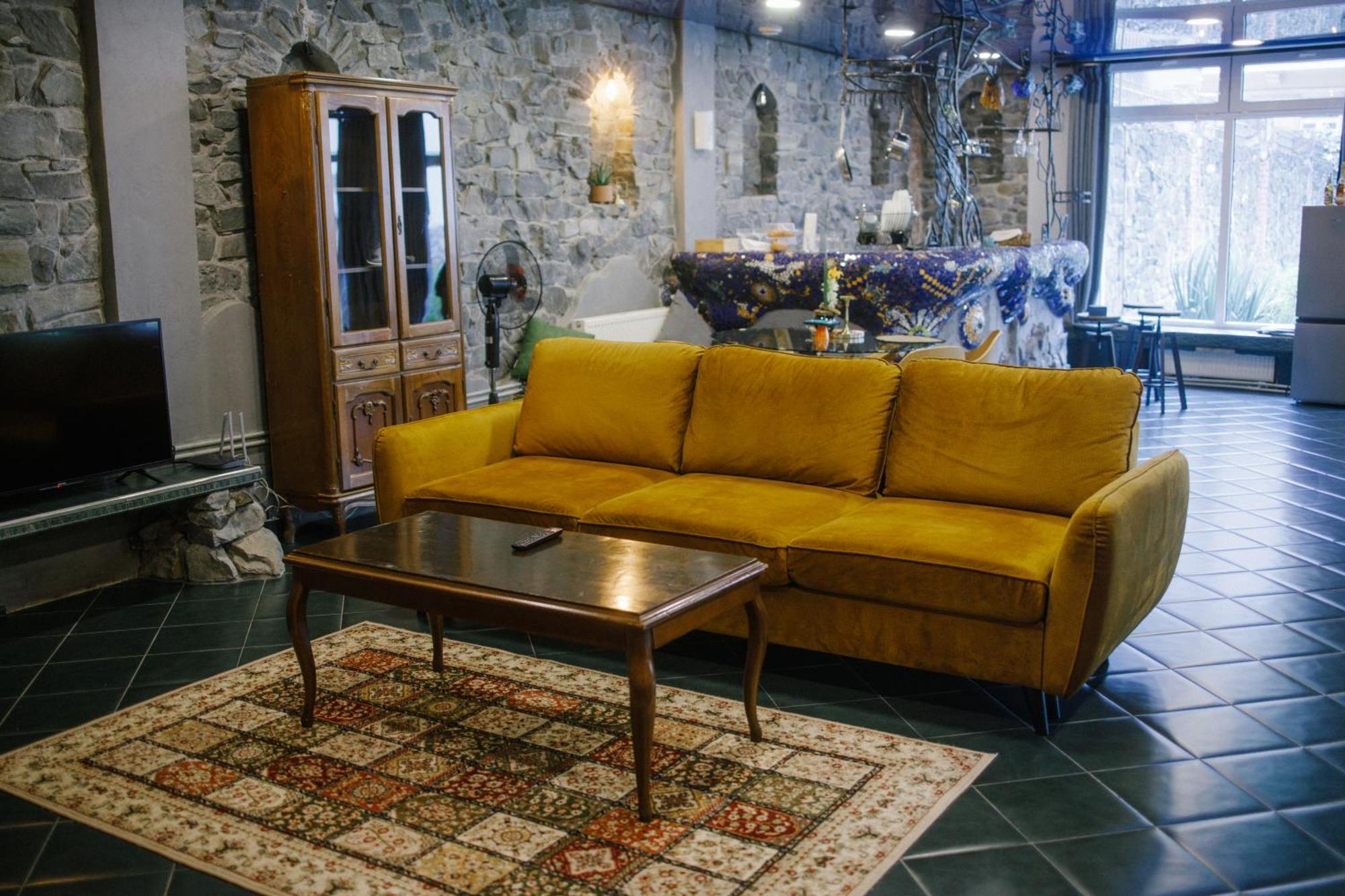 Gaudi Apartment In Львів Екстер'єр фото