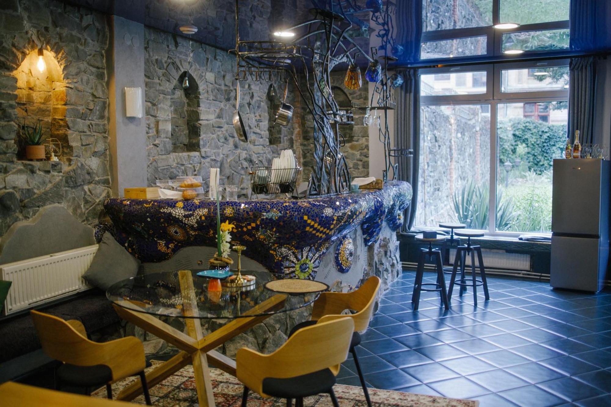 Gaudi Apartment In Львів Екстер'єр фото